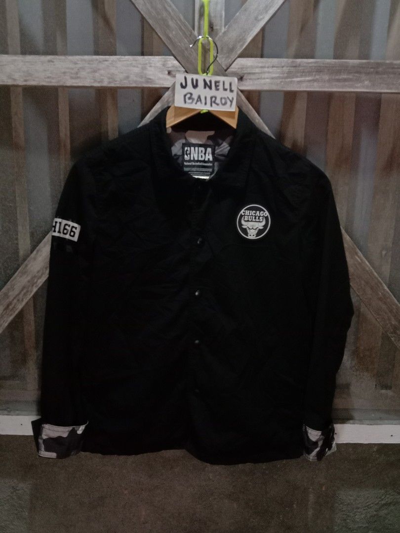 Chicago Bulls x NBA Coach Jacket Men s Fashion Coats Jackets