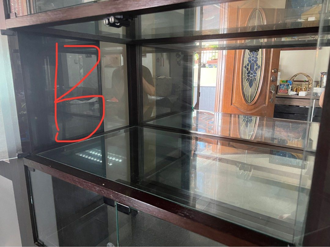 Custom made glass for display Hot Toys (Teakwood Alamari