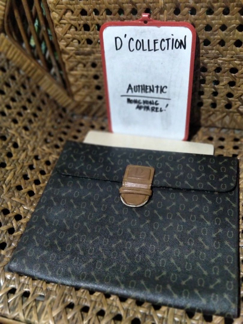 D Collection Vintage Leather Bag for DocumentS (Category: Luxury Bags & Wallets) located in General Tinio. Submitted by hongkongapparel (Listing ID 1235661965, Image 1). Description: D Collection Authentic Envelope Leather Bag Size: 15 inches x 12 inches.