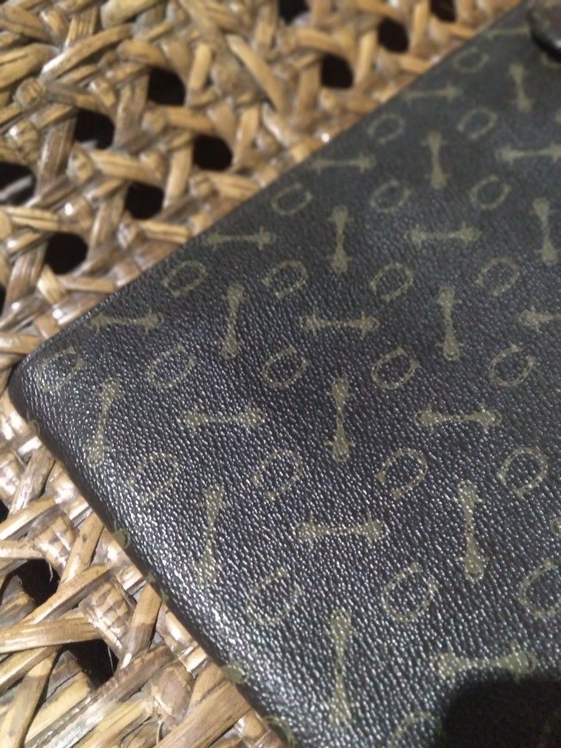 D Collection Vintage Leather Bag for DocumentS (Category: Luxury Bags & Wallets) located in General Tinio. Submitted by hongkongapparel (Listing ID 1235661965, Image 2). Description: D Collection Authentic Envelope Leather Bag Size: 15 inches x 12 inches.