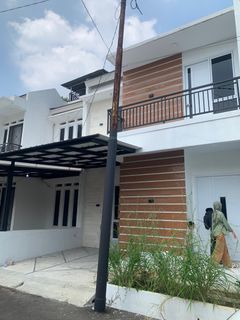 Dijual rumah baru 3 lantai Pamulang Villa Dago
