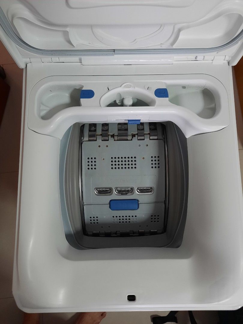 Electrolux slim washing machine, TV & Home Appliances, Washing Machines