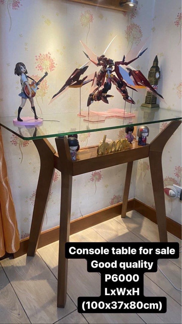 Elegant console table on Carousell