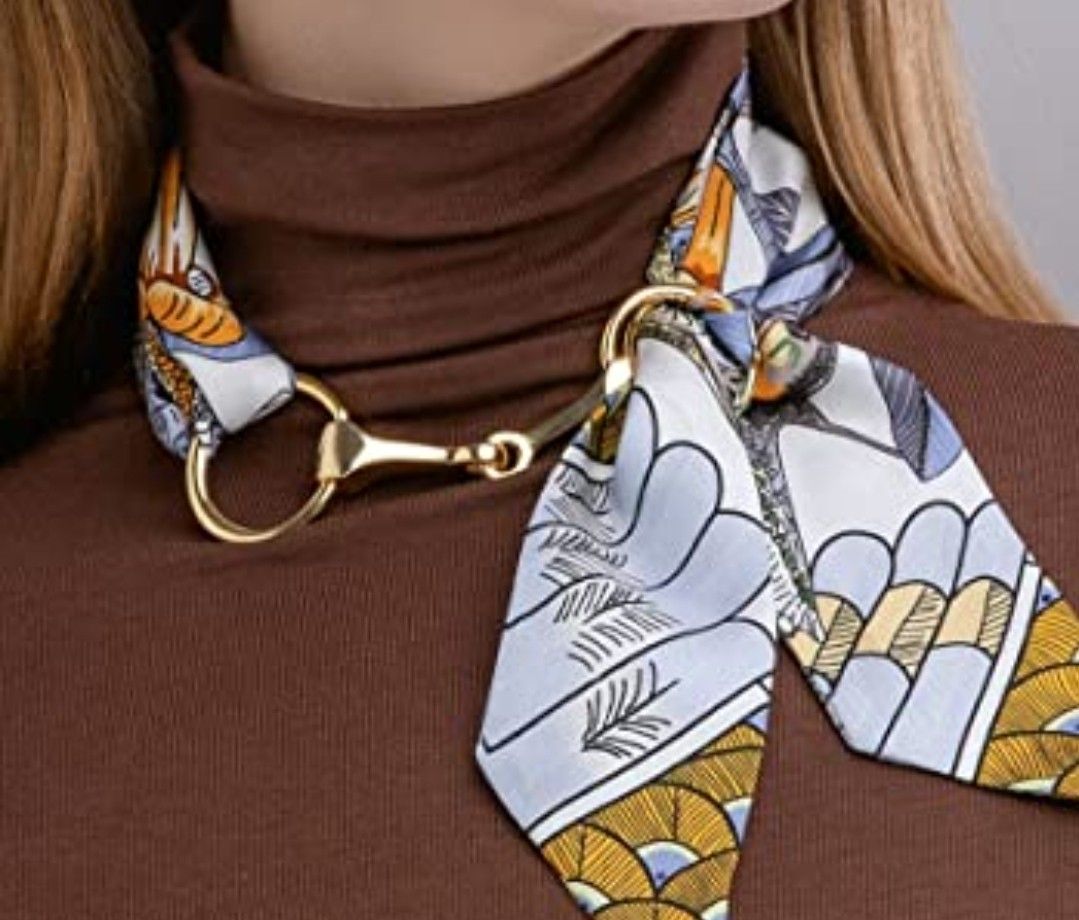 Horsebit scarf ring clearance