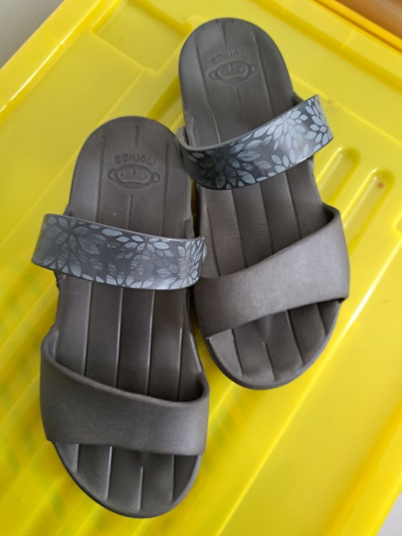 Eva foam sandals size 6, Women's Fashion, Footwear, Sandals on Carousell