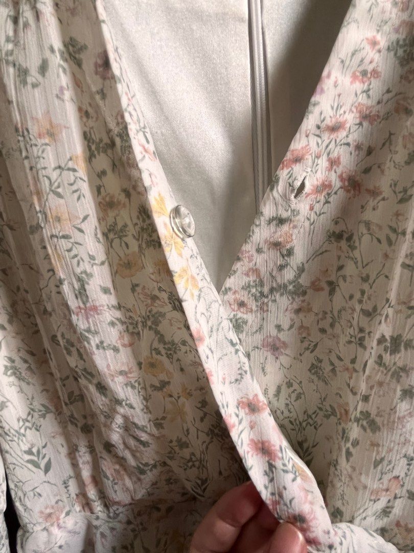 Floral chiffon dress (Category: Dresses) located in Pasig City. Submitted by yoursforless2 (Listing ID 1235551333, Image 3). Description: Ruhot floral dress in chiffon fabric. Sheer but has inner lining to hide undergarments. Really nice for brunch or casual dates 🫶 Size M on tag, but this best fits S as it is a bit tight on the arms. RFS: doesn’t fit me well anymore, specifically on the arms 🙈.