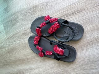 Stooli id Fuschia Beaded sandals