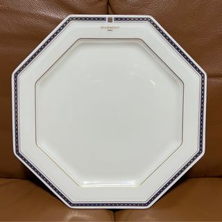 (Category: ) located in . Submitted by thriftedthings11 (Listing ID 1235537134, Image 1). Description: .