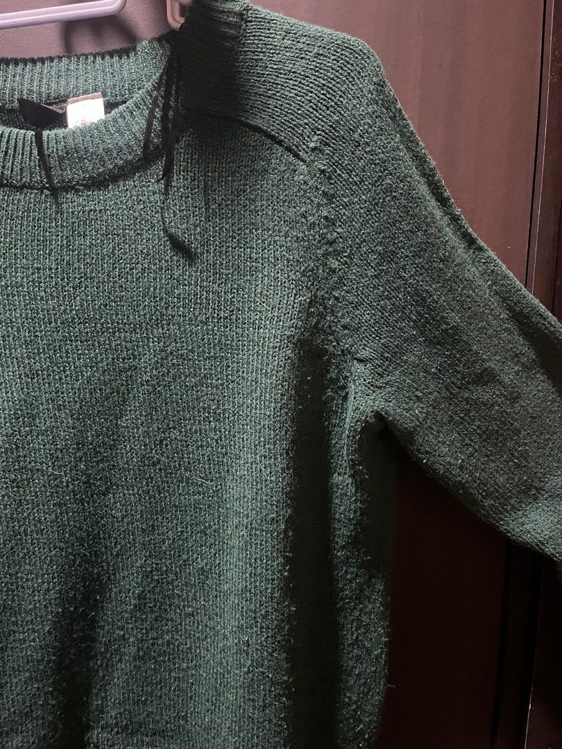 H&M knitted long sleeve shirts (Category: Longsleeves) located in Quezon City. Submitted by bonjb (Listing ID 1235631044, Image 3). Description: 200 for the two items black and green. Himulmol can be removed. Fits xs to small. .