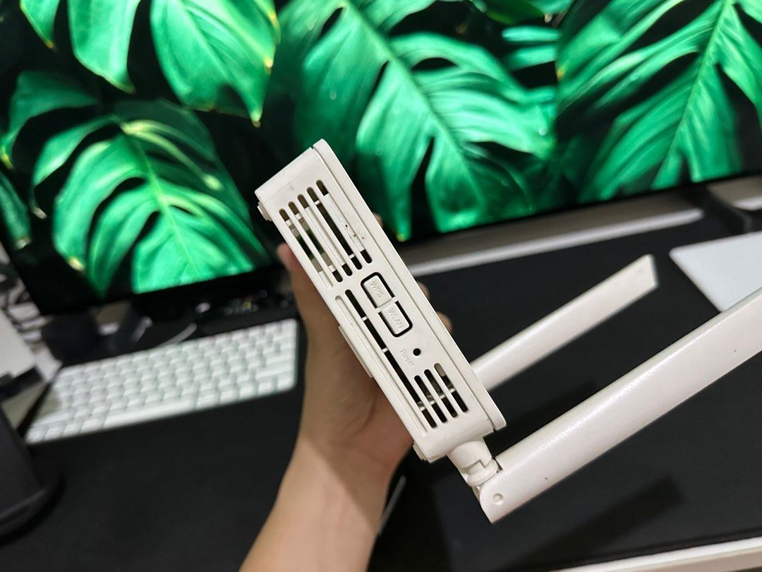 Huawei EchoLife EG8145V5 Wifi Router Extender (Category: Networking) located in Quezon City. Submitted by danmarkarqueza (Listing ID 1235614003, Image 3). Description: FOR SALE ONLY Huawei EchoLife EG8145V5 with adapter For globe pldt converge wifi router extender.