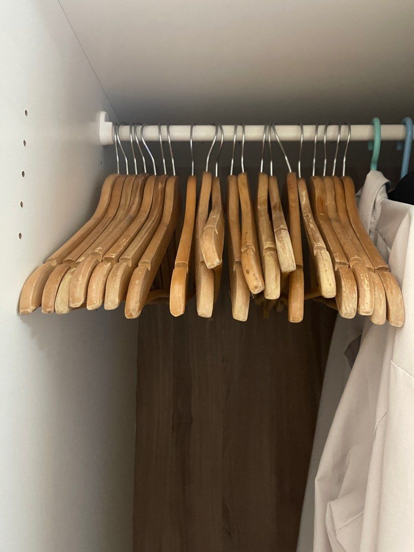 BUMERANG Natural Wooden Hanger - Popular & Stylish - IKEA