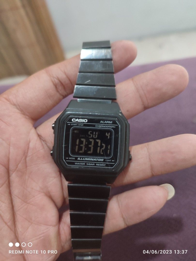 Jam casio digital original, Fesyen Pria, Jam Tangan di Carousell