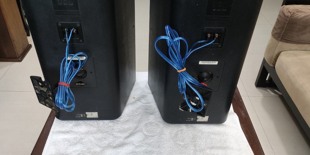 JBL speaker c/w wall bracket, Audio, Soundbars, Speakers & Amplifiers