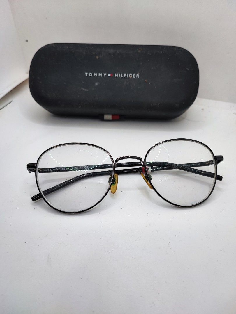 Kacamata Tommy Hilfiger