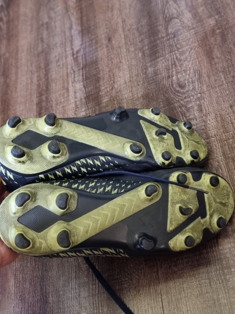 indoor soccer boots for kids