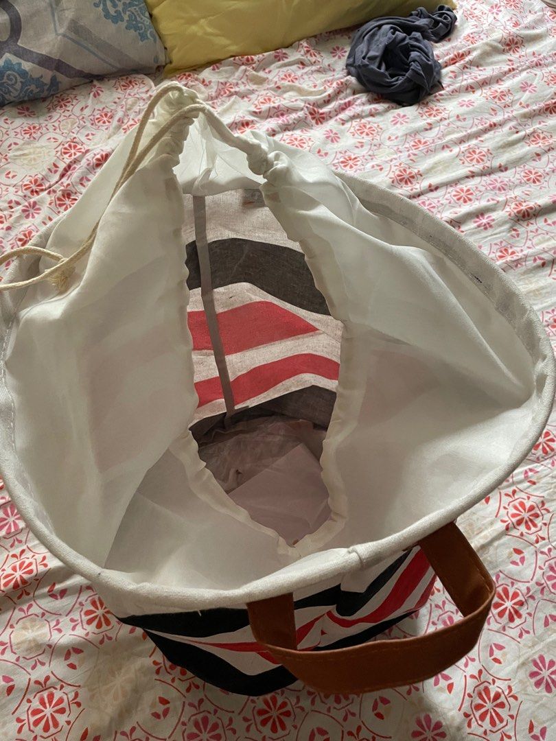 Laundry Bin (Category: Laundry Baskets) located in Caloocan City. Submitted by darigold1 (Listing ID 1235515185, Image 2). Description: Brandnew Washable Durable and foldable.