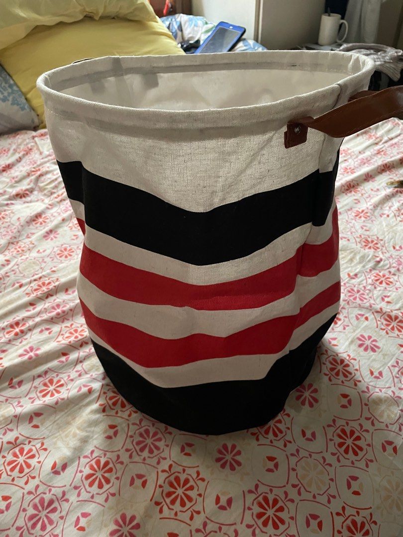 Laundry Bin (Category: Laundry Baskets) located in Caloocan City. Submitted by darigold1 (Listing ID 1235515185, Image 1). Description: Brandnew Washable Durable and foldable.