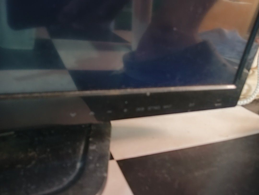 LG tv 24inches, TV & Home Appliances, TV & Entertainment, TV on Carousell