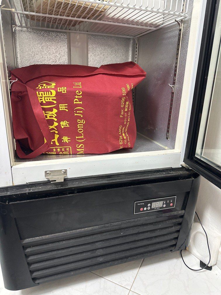 Lightly used Chiller for sale!, Everything Else on Carousell