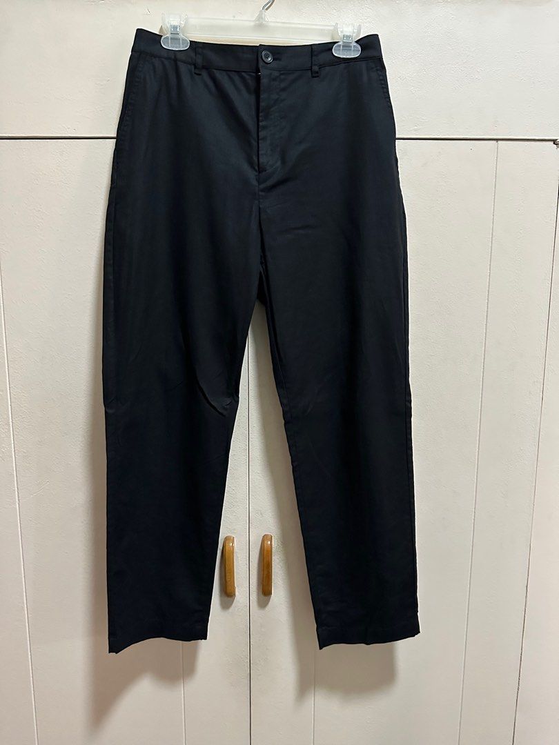 Uniqlo Ezy Tucked Ankle Pants Navy (BNWT), Women's Fashion, Bottoms, Other  Bottoms on Carousell