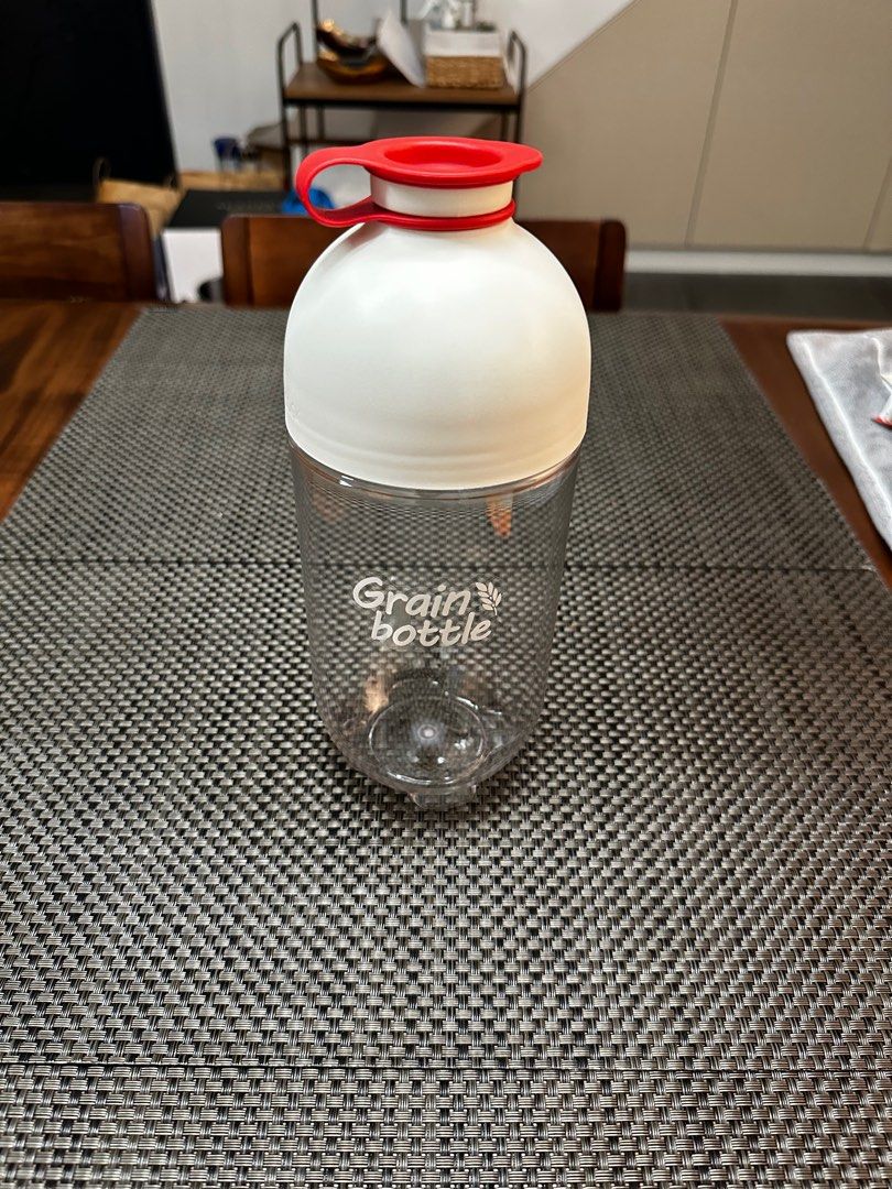 Locknlock Interlock Grains Container 1L (Category: Other Kitchenware & Tableware) located in Paranaque City. Submitted by curatedthrifty (Listing ID 1235667840, Image 2). Description: Locknlock Interlock Grains Container 1L Like new Bought at LocknLock Glorietta If you want more photos, pm me. Payment first before shipping. Mode of Payment: Gcash or Bank Transfer Shipping: Grab or Lalamove, LBC or J&T (buyer’s expense) For LBC or J&T: shipping is
