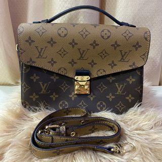 Louis Vuitton Pochette Métis with Lv logo scarf, Luxury, Bags & Wallets on  Carousell