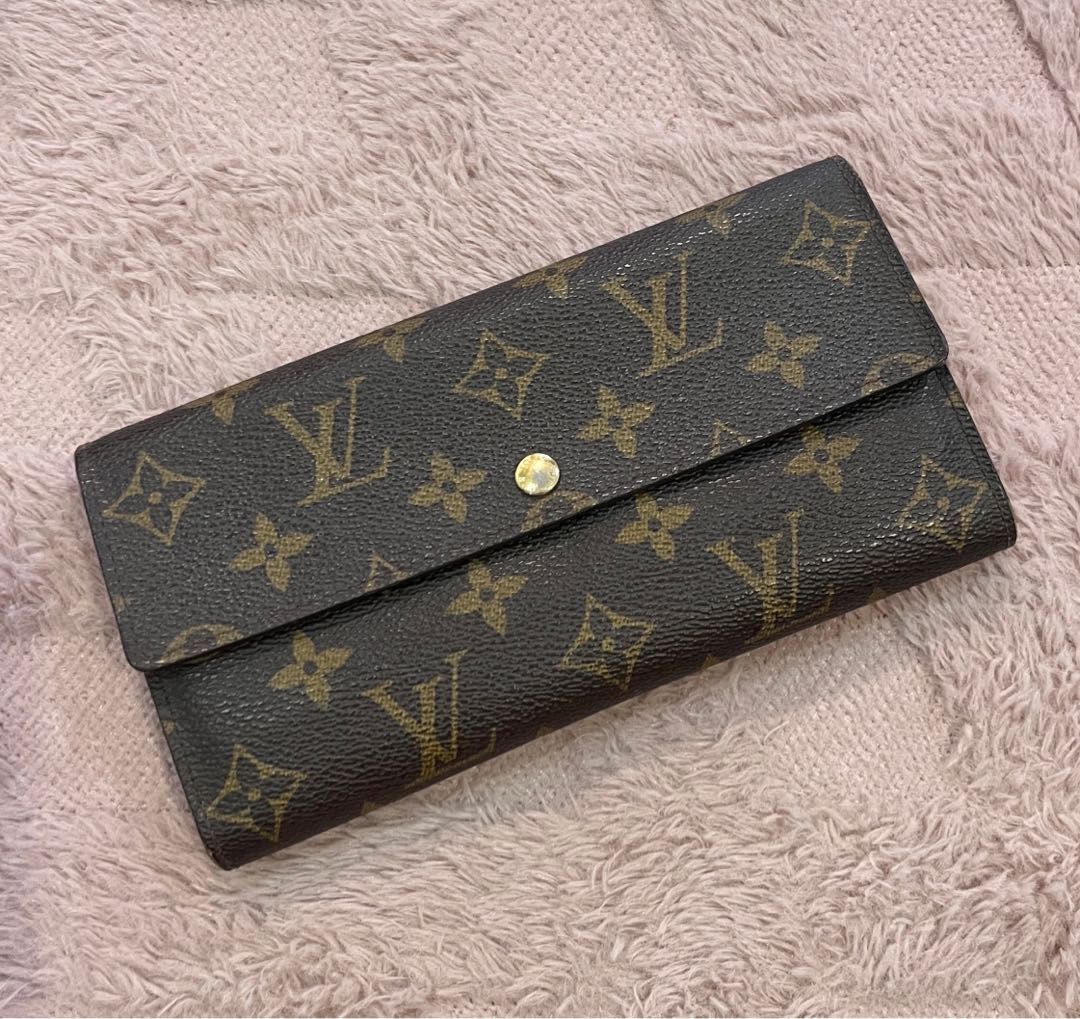 BNIB Authentic Louis Vuitton LV coin card holder, Luxury, Bags & Wallets on  Carousell