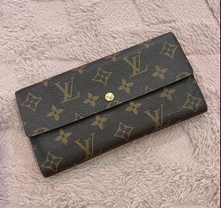 (Category: ) located in . Submitted by allfashion (Listing ID 1235590532, Image 1). Description: .