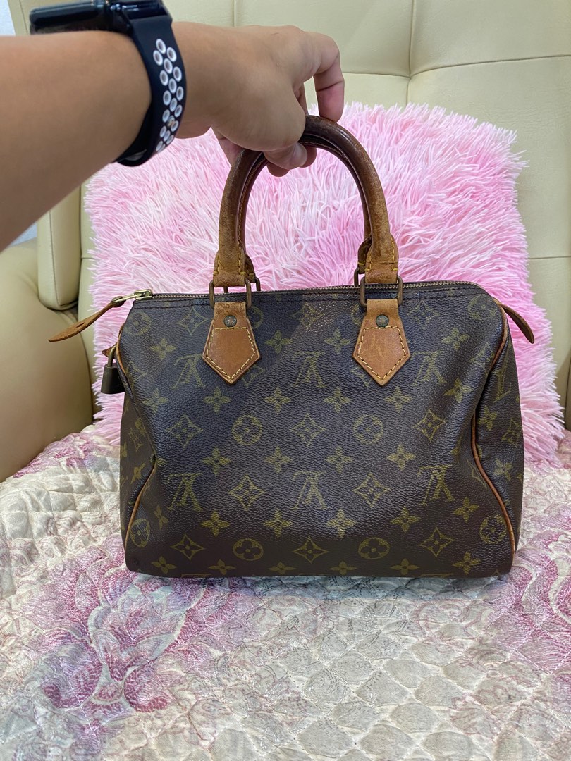 LV Speedy 25 on Carousell