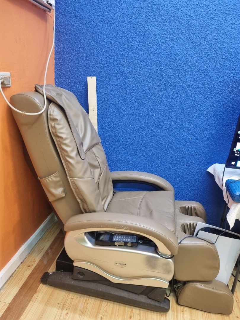 Massage Chair Isukoshi, Furniture & Home Living, Furniture, Chairs on
