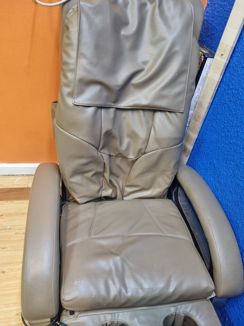 Massage Chair Isukoshi, Furniture & Home Living, Furniture, Chairs on