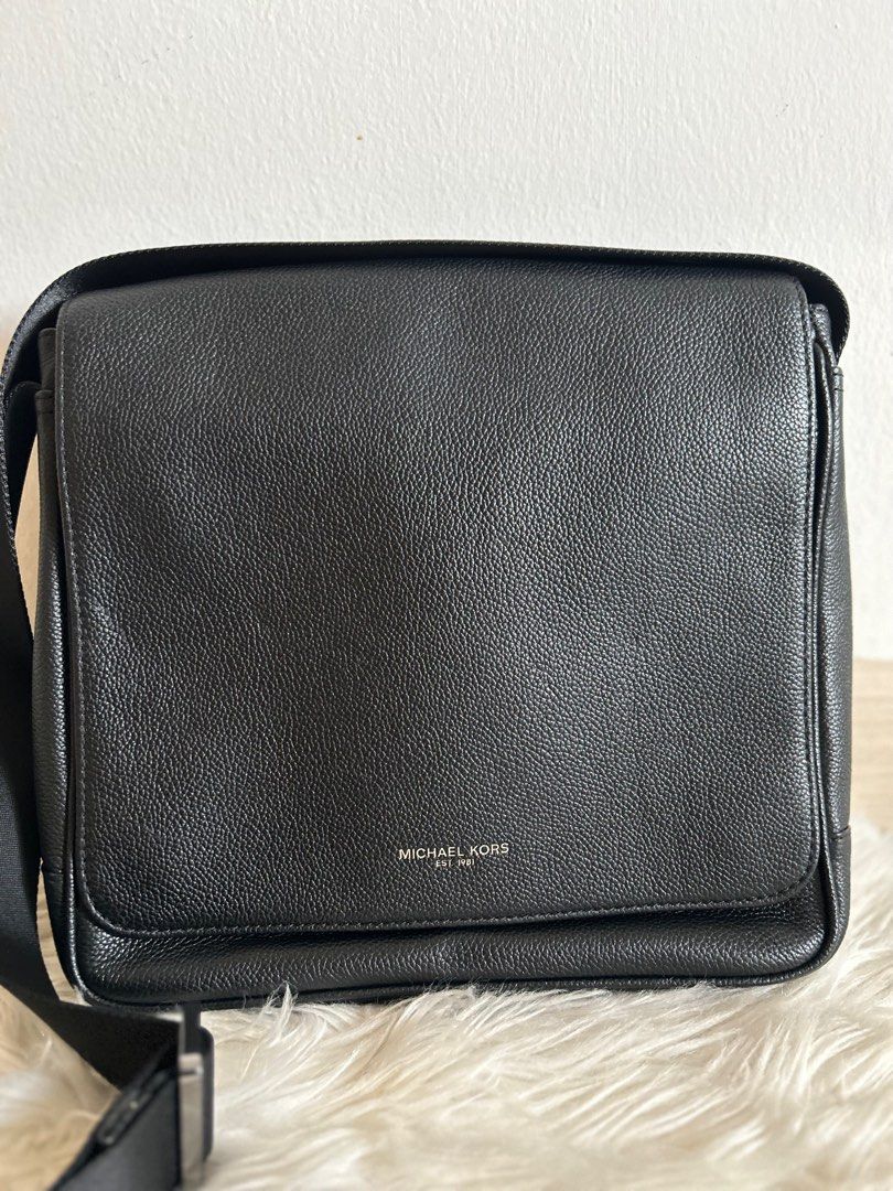 Michael Kors Sling Bag Black, Men's Fashion, Bags, Sling Bags on Carousell