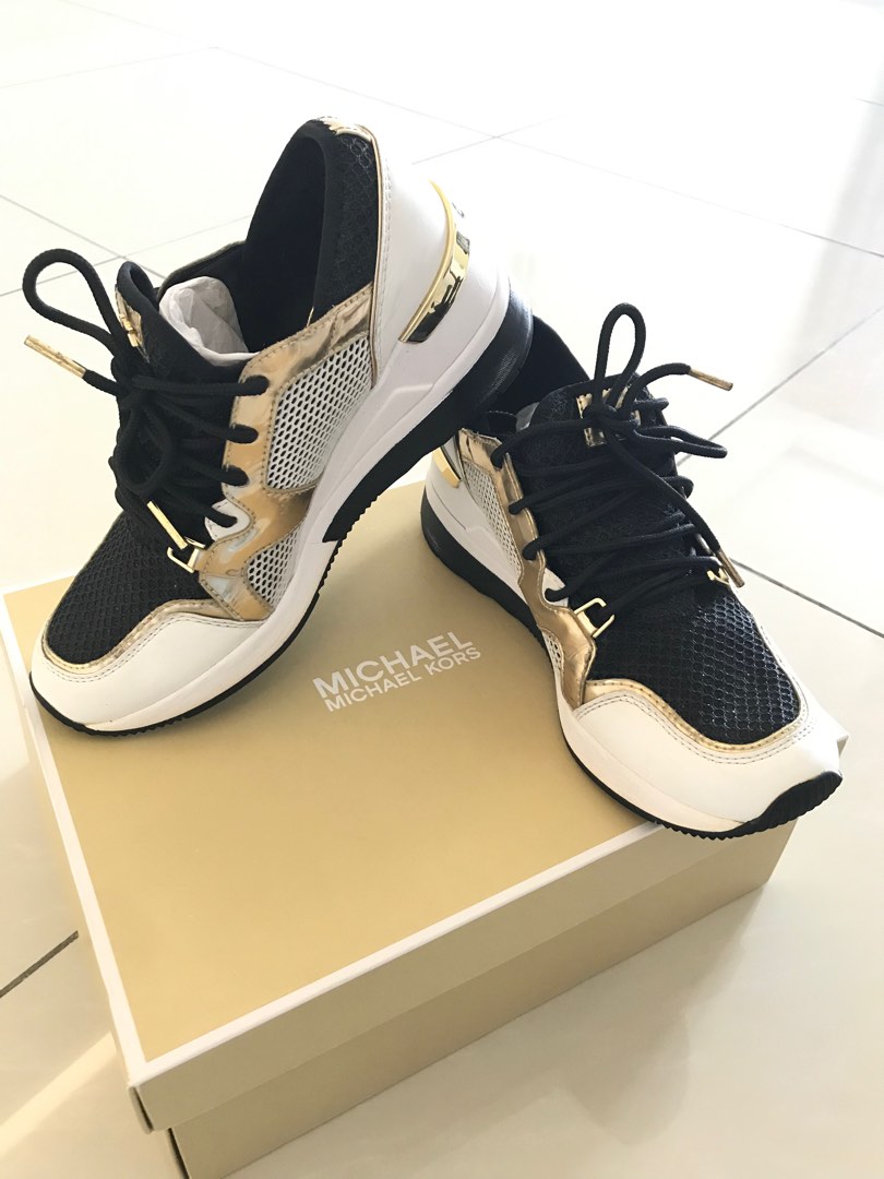 Black and gold shop michael kors sneakers