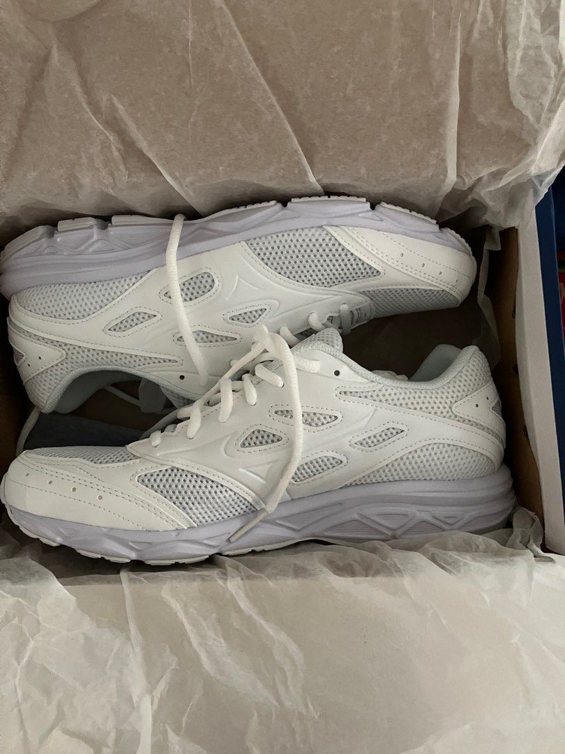 Mizuno White Shoes Men s Fashion Footwear Sneakers on Carousell