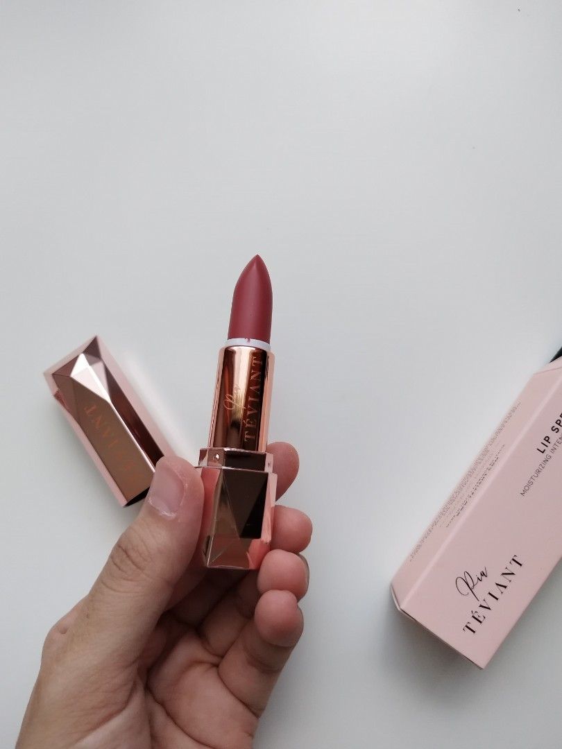 Teviant lipstick title holder on Carousell