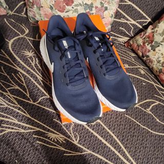Nike air hotsell revolution for sale