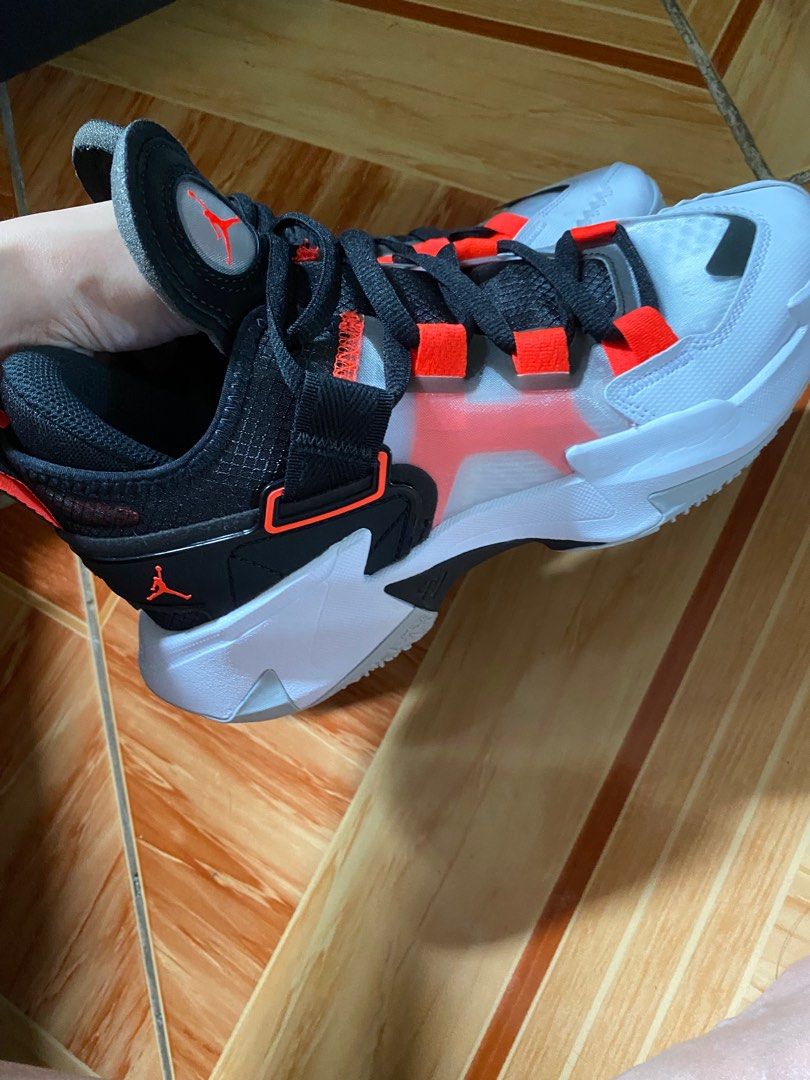 nike basketball shoes near me