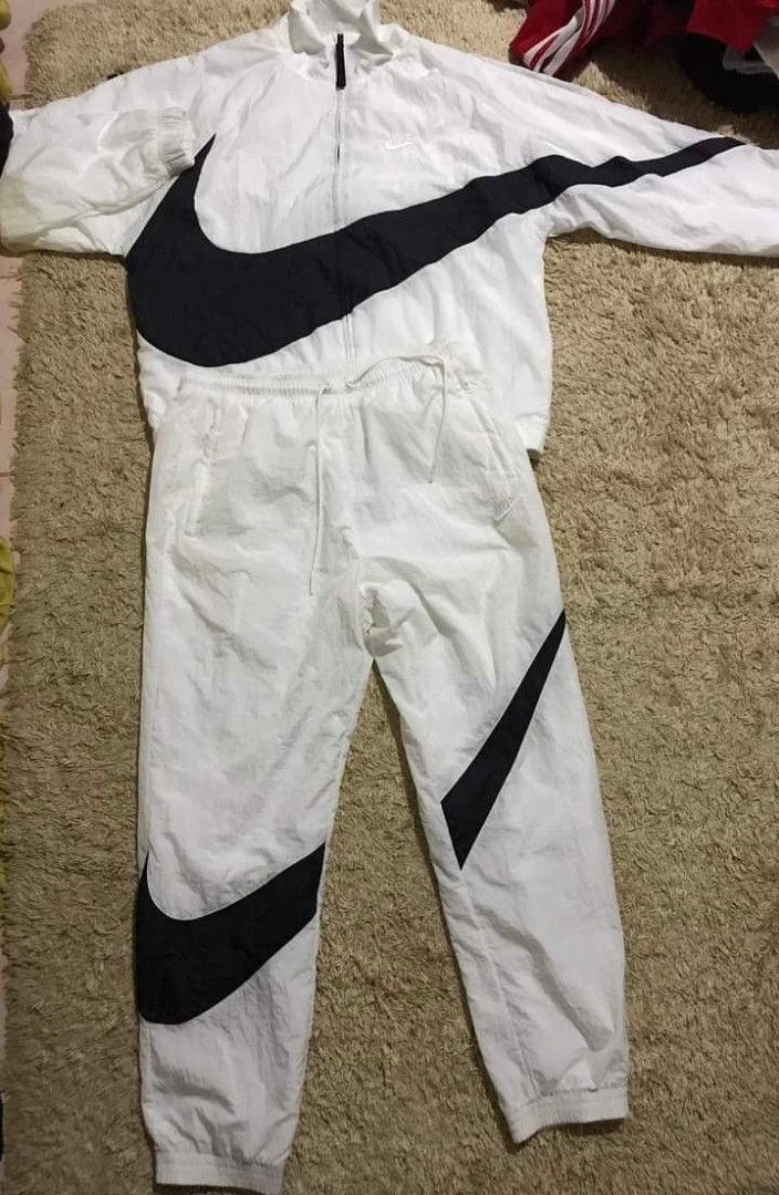Nike big swoosh collection top
