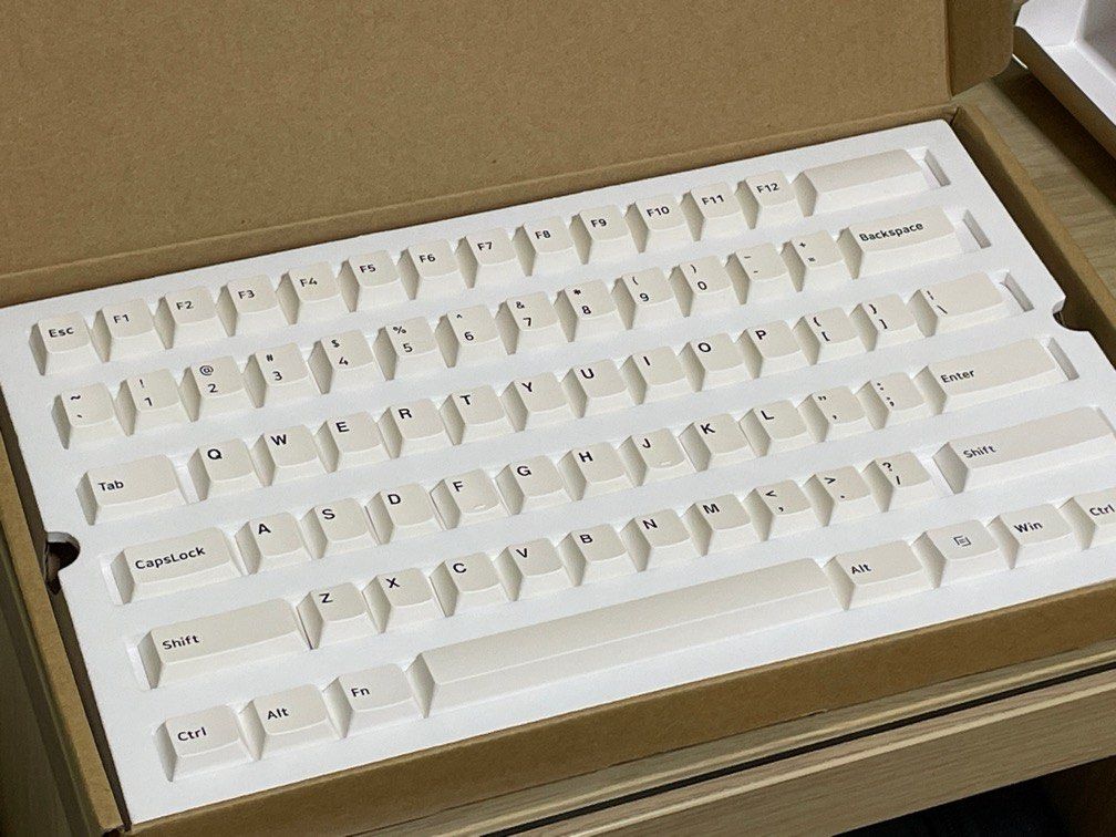 Novelkeys Cherry PBT Black on White (BoW) keycap set, Computers & Tech