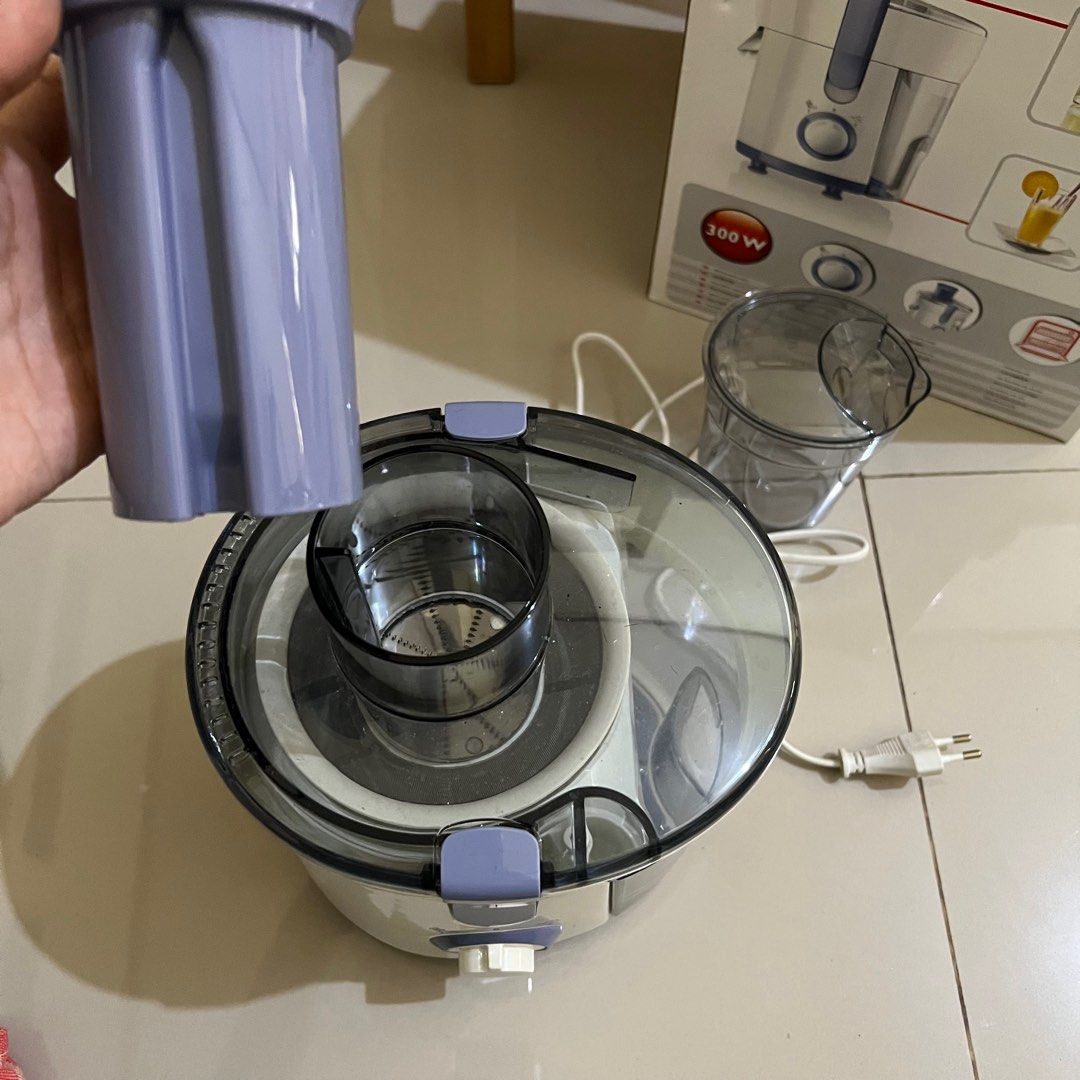 PHILIPS Juicer HR1811, Kitchen & Appliances di Carousell