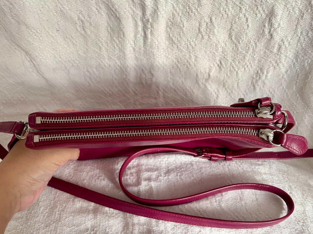 Preloved Coach Crosby Crossbody bag (Category: Luxury Bags & Wallets) located in Cainta. Submitted by jdcmd (Listing ID 1235527801, Image 3). Description: Coach Crosby Cyclamen Plum Leather 2 compartment Original Preloved no more inclusions With free tassel keychain (not coach) SF c/o buyer via lalamove, grab or lbc only No COD or COP Payment first basis Gcash or bdo bank transfer only .