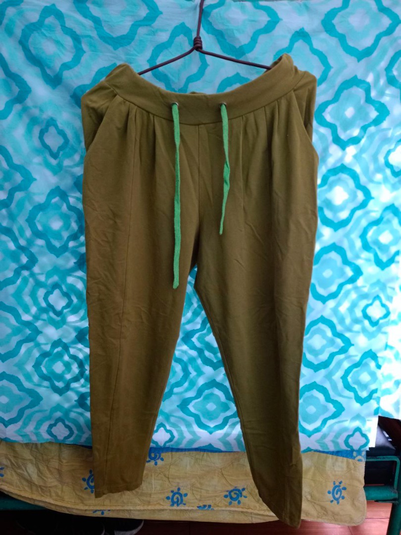 Pre-loved Jogging Pants on Carousell