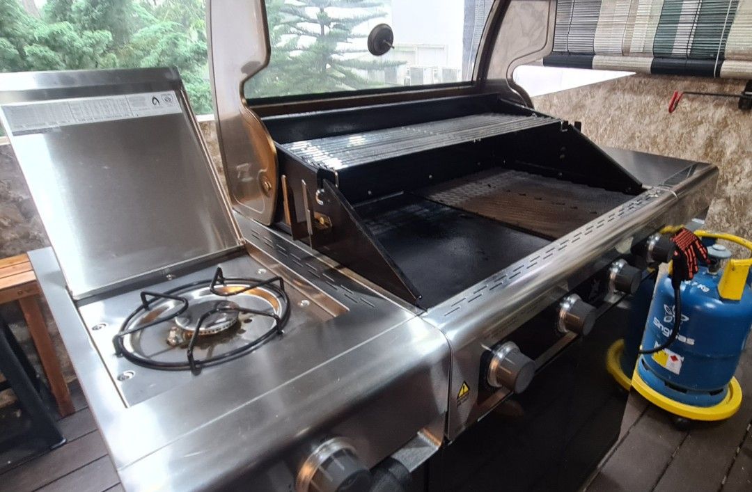 Premium Beefmaster 4 Burners BBQ Gas Grill with Side Burner & Extra