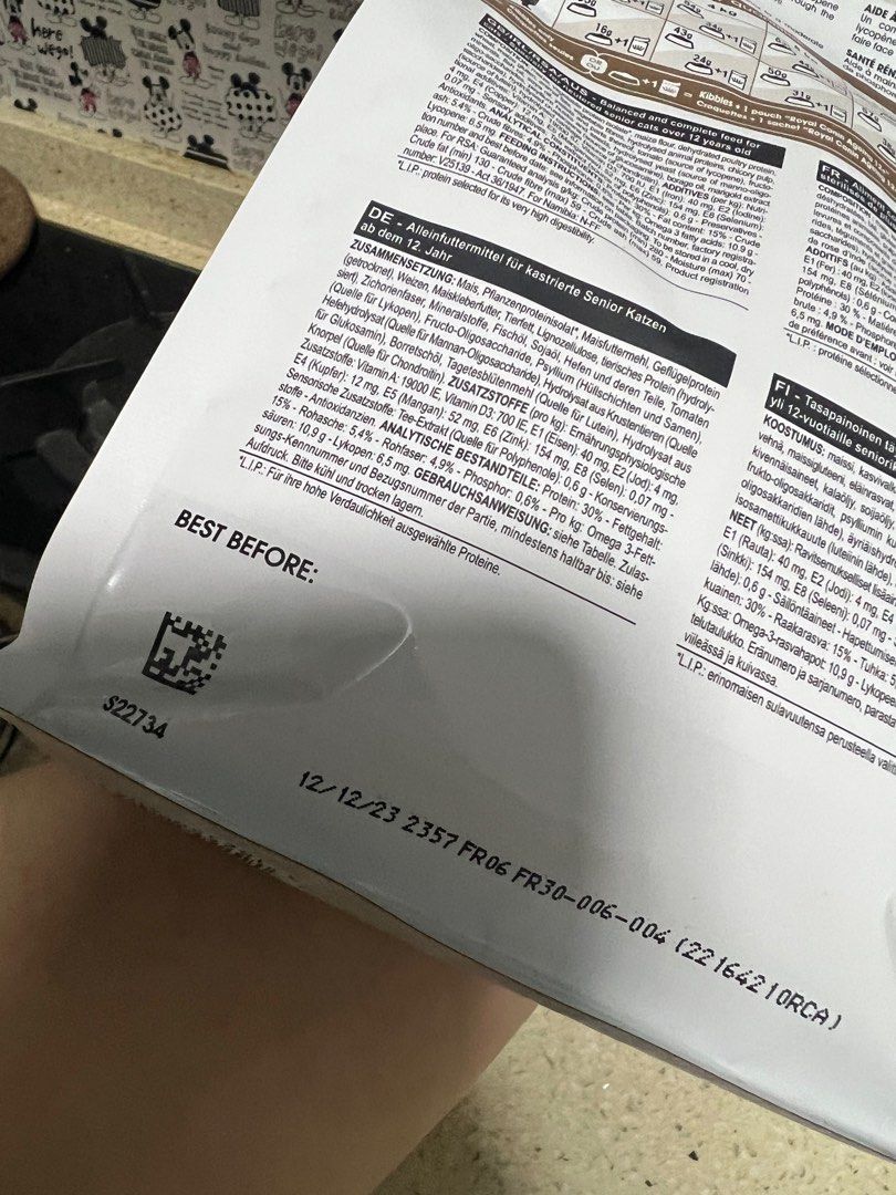 Royal Canin Senior Cat Biscuit 400g, Pet Supplies, Pet Food on Carousell