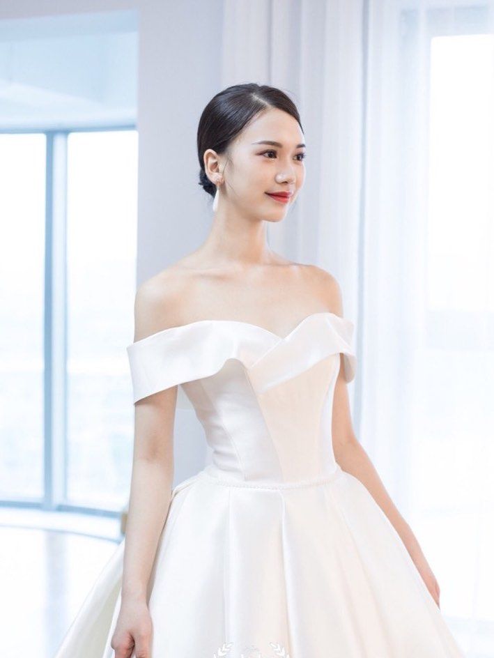 White satin off 2024 the shoulder wedding dress