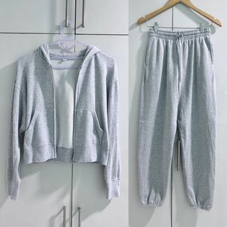 [SET] UNIQLO - Crop top Jacket (S) and Sweat Pants (M)