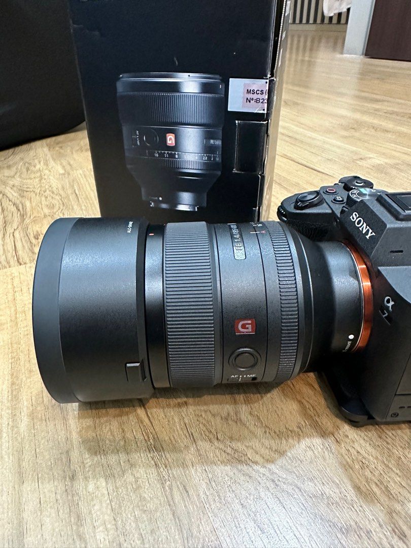 Sony 85mm 1.4 gm, Photography, Lens & Kits on Carousell