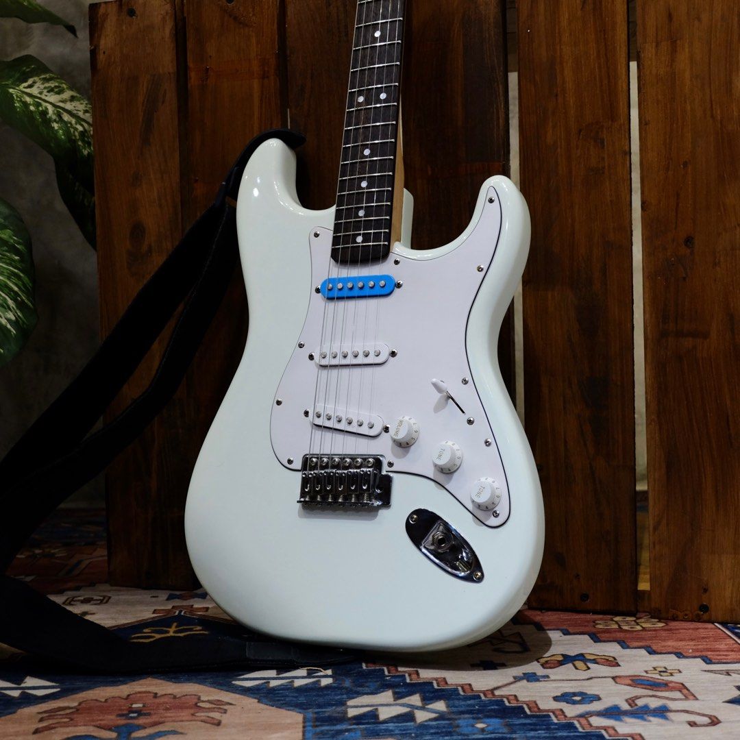 Squier FSR Affinity Stratocaster Sonic Blue