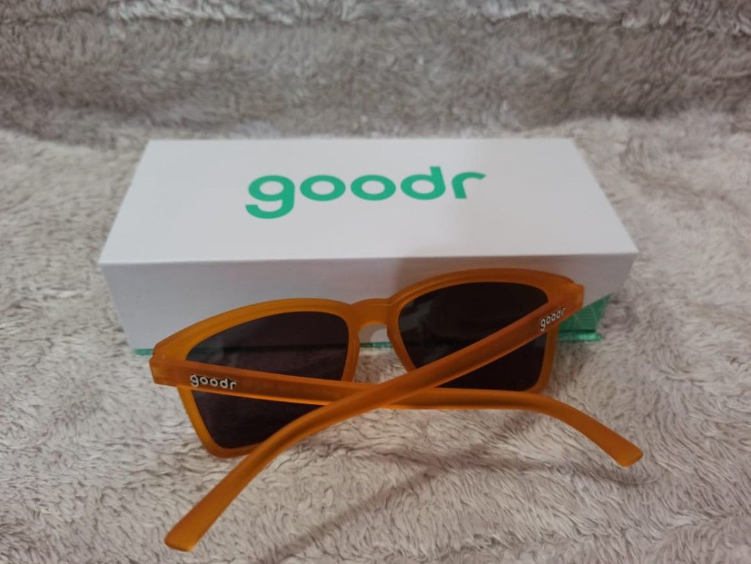 SUNGLASSES GOODR ORIGINALORANGE, Fesyen Wanita, Aksesoris di Carousell