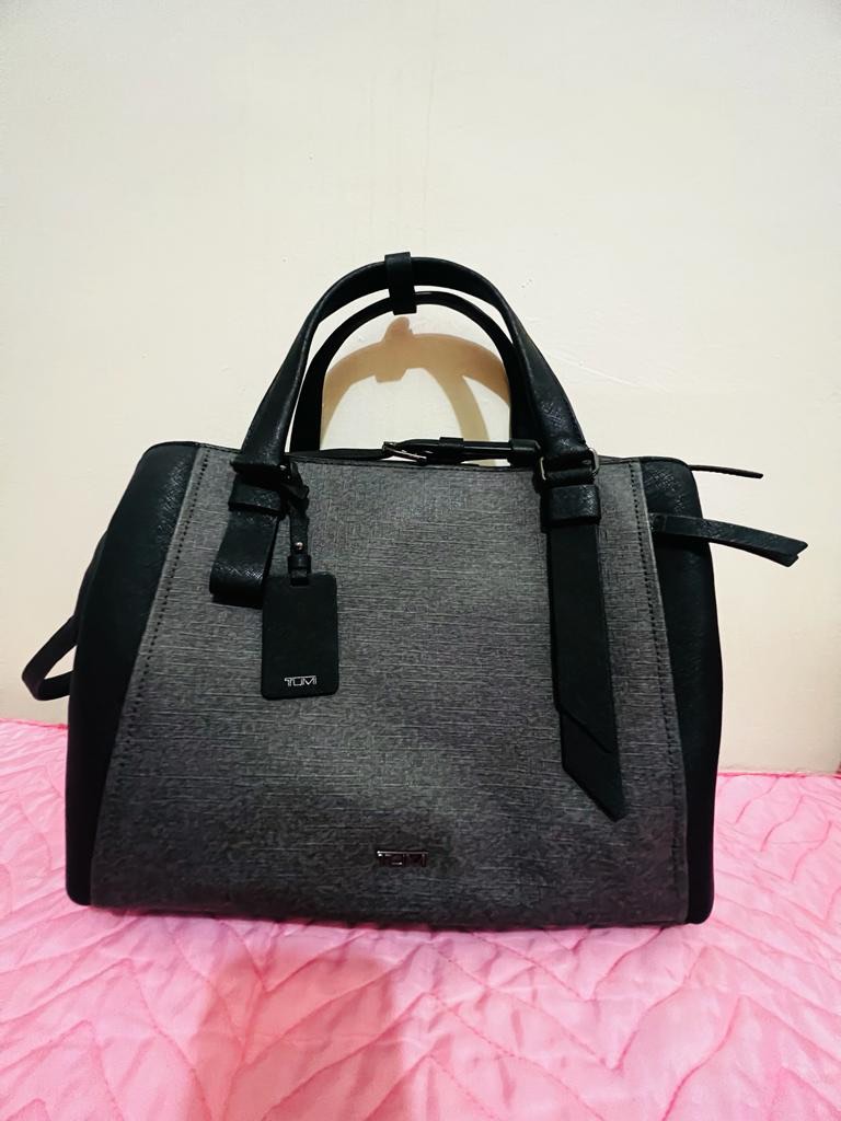 TUMI Tote Bag (Nego till let go!), Women's Fashion, Bags & Wallets